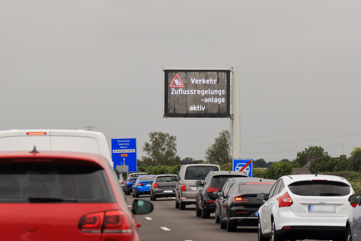 maut1.de-Blog: Stau auf der Autobahn mit Verkehrsfluss-Regelung