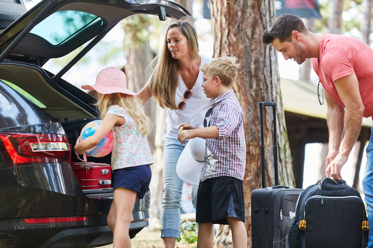 Auf Reisen mit der Familie im Auto